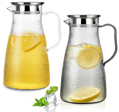 ADEMOKE 2 Stück Wasserkaraffe mit Deckel, 1,8L Wasserkrug mit Deckel aus PC, Karaffe 2 Liter hitzebeständig & bruchsicher, Kühlschrankkrug für Wasser, Saft und Tee