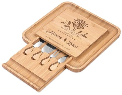 Maverton Käsebrett Servierplatte mit Gravur + 4er Käsemesser Set - aus Holz - 34x34cm - Geschenke für Paare zur Hochzeit zum Hochzeitstag - Blume