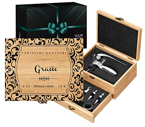 Maverton Accessori da Vino La Dedica - Kit Cavatappi da Vino Personalizzato - Scatola in Legno di bambù + 8 Pezzi di Accessori Vino - Idee Regalo per Anniversario - Grazie