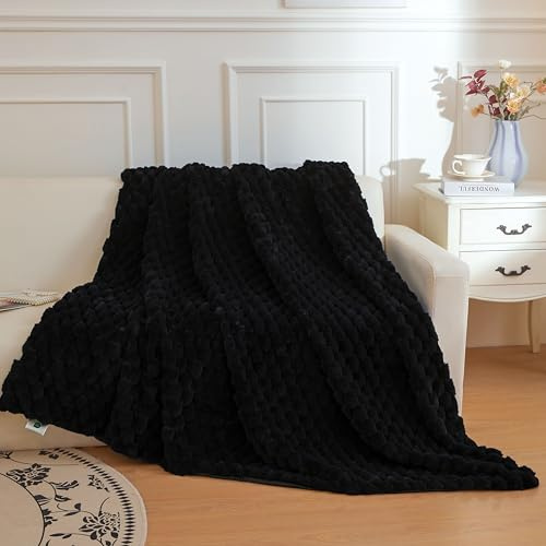 XeGe Flauschige Wohndecke aus Kaninchenfell-Imitat, 150x200cm, Schwarz | 3D-Blasenprägung, fusselfreie große Plüschdecke für Bett und Couch, moderne dekorative Decke für Wohnzimmer und Schlafzimmer