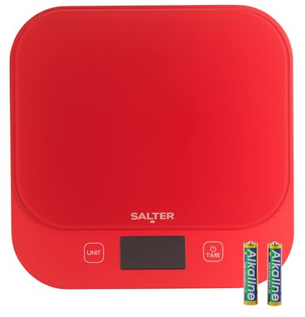Bilancia da Cucina Digitale Salter British Bakes – Alta Capacità 10kg, Misura Liquidi, Impermeabile, Funzione Tara, Piattaforma in Vetro, Precisione di 1g, Display Retroilluminato, Rosso