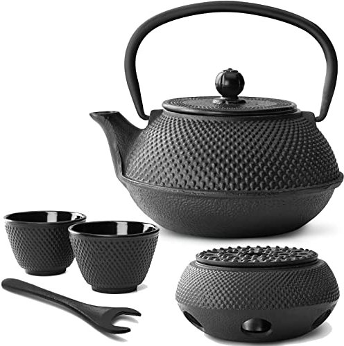 Bredemeijer Teekanne asiatisch Gusseisen Set 0.8 Liter - schwarze Gusskanne mit Henkel & Edelstahl Tee-Filter Sieb-Einsatz für losen Tee & 2 Teebecher (Tassen) & Stövchen &Deckelheber