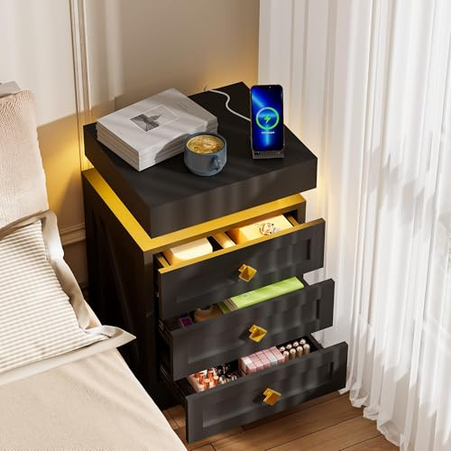 ChromaCasa Comodino Camera da Letto con Presa Elettrica, 2 AC 2 USB Comodini Moderni con Luce LED RGB, Comodino in Legno 3 Cassetti e Couvercle Coulissant, Soggiorno Studio, Nero 35cm Larghezza