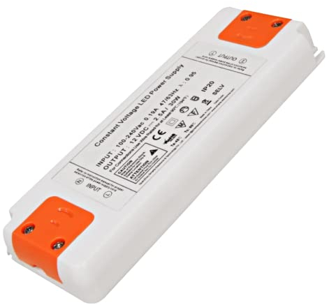 30W Elektronischer LED Trafo 1-30W Für LED Lampen oder Stripes Spannung stabilisiert 12 VDC inkl. Mini Verteiler 3-fach und 230V Zuleitung mit Schnurschalter