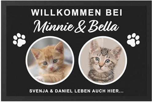 Fußmatte 2 Katzen personalisiert mit Namen als Einzugsgeschenk | Personalisiert, aus Polyester mit Gummi-Rückseite, 60 x 40 cm, Einweihungsgeschenk Wohnung, 2 Katzen Motiv