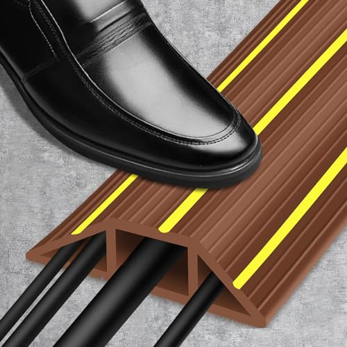 Protège-câble de sol Protecteur de câble d'extérieur 2m Range-câble de sol Couvre-fils robuste en PVC Tapis de câble anti-trébuchement avec 3 grands canaux de cordon, Marron et Jaune