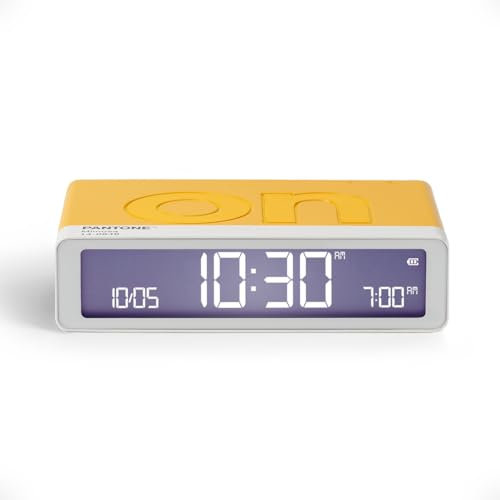 Lexon Flip Classic x Pantone – Digitaler Design Wecker ON/Off – Wiederaufladbarer Reisewecker – Leiser Alarm – Kompakte Tischuhr LED für Schlafzimmer, Büro oder Kinderzimmer - Gelb glänzend