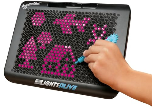 TOMY Tablette lumineuse Megasketcher Lights Alive | Tablette à dessin lumineuse pour enfants, comprend 1 stylo 2-EN-1, 2 pochoirs | Jouet de dessin pour enfants dès 3 ans