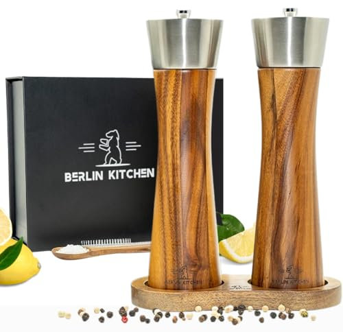 BERLIN KITCHEN® Salt'n Pepper Passion Salz- und Pfeffermühle Set | Edle Akazie & Edelstahl | GRATIS Dosierlöffel | Langlebiges Keramikmahlwerk | Stilvolles Geschenk | Stufenlos einstellbarer Mahlgrad