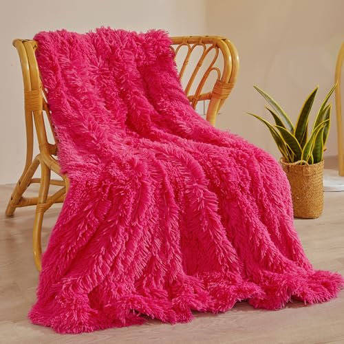 XeGe Luxuriöse Flauschige Couchdecke - Sofa Kuscheldecke, warme winterliche Sofadecke, hochwertige Kunstpelz-Decke, zottelige Plüschdecke, 127x152 cm pelzige Wohndecke für Couch, Hot Pink