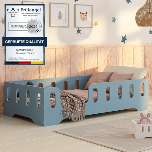 smartwood Golvsäng 60x120 Blå - Montessori Barnsäng i trä med FSC-certifikat - TILA 2L med fallskydd och ribbotten, belastningsbar upp till 230 kg - Enkel montering