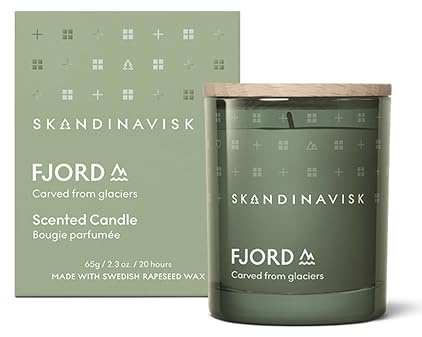 Skandinavisk FJORD Mini Duftkerze. Duftnoten: Apfel- und BirnenbluÌˆte, ObstgartenfruÌˆchte und rote Johannisbeeren. 65 g.