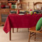 Softalker Rote Tischdecke Weihnachten 80x80 cm abwaschbare Mitteldecke Weihnachtstischdecke mit Weihnachtssternen und Schneeflocken wasserabweisend Tischtuch Silvester Deko für Outdoor Garten Party
