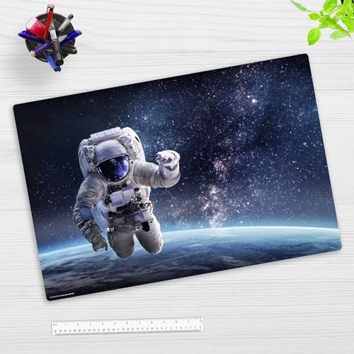 Schreibtischunterlage - Astronaut im Weltall - aus premium Vinyl - in verschiedenen Größen - Made in Germany (60 x 40 cm)