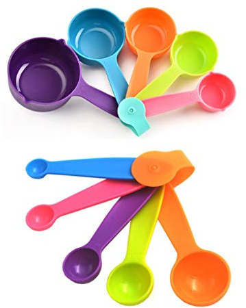Lot de 10 Cuillères Doseuses Cuillères et Tasses à Mesurer en Plastique Doseurs de Cuisine pour des Mesures Précises de Vos Ingrédients en ML et en Cup