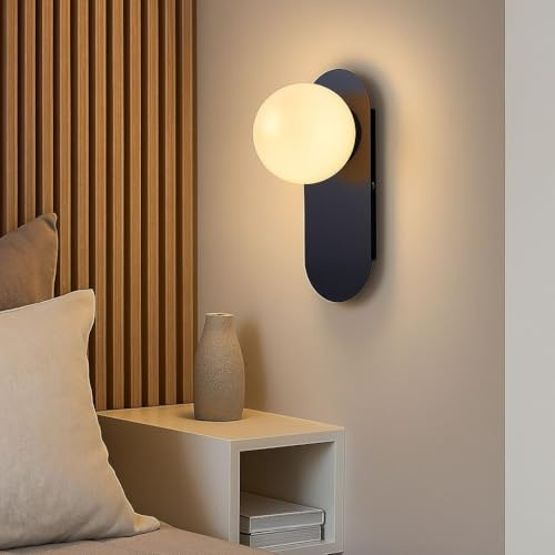 BARCELONA LED Aplique de Pared Brian E27 con Bola de Cristal Opalino, Lámpara de Pared de Estilo Nórdico y Diseño Minimalista, Base de Aluminio en Azul, Iluminación Interior Decorativa IP20