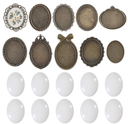 CHGCRAFT Juego de 10 bandejas colgantes de bordado de 10 estilos, kits de fabricación de broches de bordado, bandejas colgantes de bisel redondo, marco en blanco para manualidades, proyectos de
