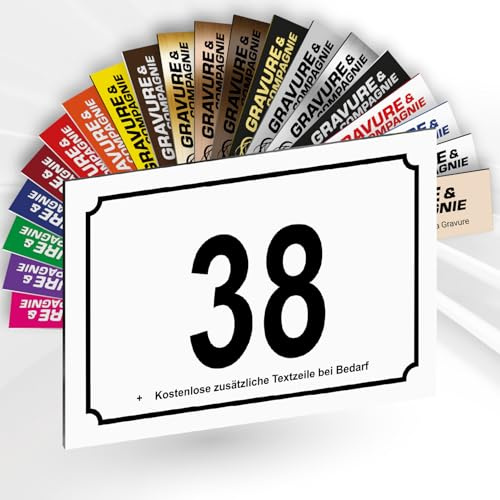 Hausnummer Schild – Personalisierte PVC Außenplatte mit gravierter Nummer & Text – Befestigung mit Klebefolie, Schrauben oder Abdeckkappen – 15 x 10 cm (Weiß mit schwarzem Text)