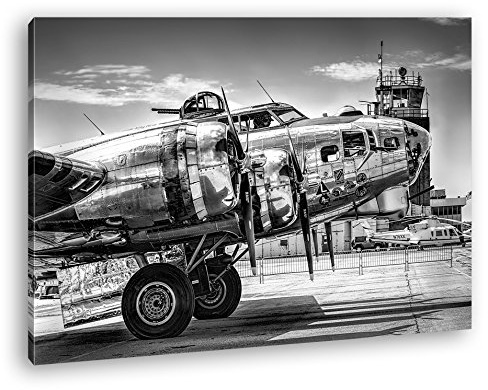 Leinwandbild Silbernes Militärflugzeug, glänzend und mächtig Format: 120x80 cm Effekt: Schwarz&Weiß XXL Kunstdruck Bild auf Keilrahmen/Wandbild/Wohnzimmer Deko