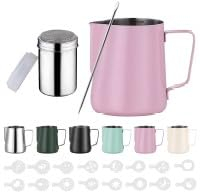 Zuquik Jarra de leche de acero inoxidable, 600 ml, con medición Mark 24 oz, jarra de espuma de leche con espolvoreador de cacao, 16 plantillas y bolígrafo para capuchino y espresso, color rojo rosa