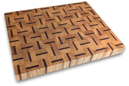 Premium XXL Stirnholzbrett 50×40×4,5 cm aus Esche & Sapelli – Schneidebrett Hackblock mit rutschfesten Füßen – Massives Küchenbrett mit geflochtenem Muster