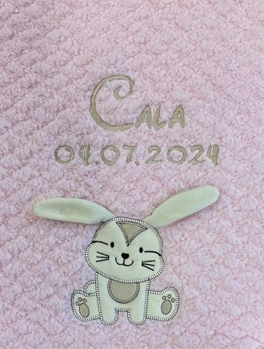 KIDDI-MEDIA Babydecke, Rosa Hase, Bestickt | mit Name und Geburtsdatum, kuschelig weich, Extra Flausch