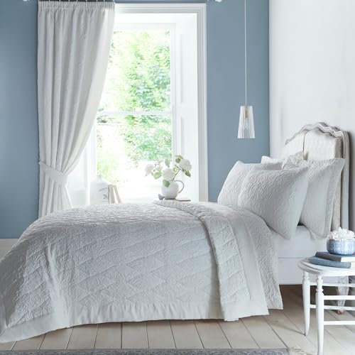 Appletree - White Jacquard Bedspread (230 x 200cm) - Reversible Designs - Engraved Floral Bedspread - Embossed Flowers Quilted Bedspread in White - Floral Quilt - Vintage Bedspread - White Bedding