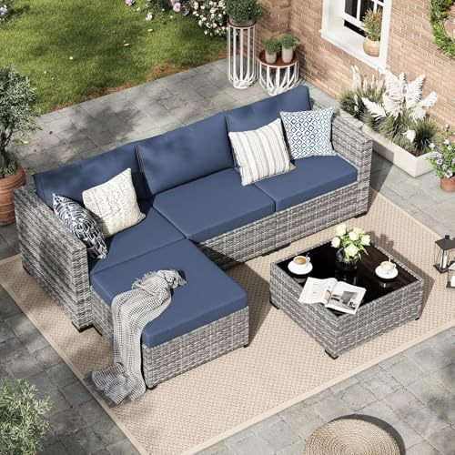Amopatio Rattan Gartenmöbel-Set, Poly Rattan Sitzgruppe Couch 5 Teilig mit 3er Sofa, Sessel, Kissen und Glastisch für Garten, Terrasse und Balkon, Lounge-Set, Grau-meliert & Marineblau Bezüge