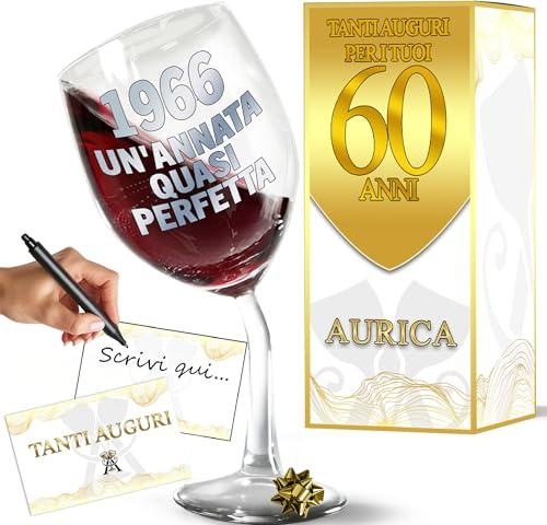 Aurìca Calice Vino Personalizzato 60 ANNI - Bicchiere Piegato Da 440ml In Cristallino Per Compleanno 60 Anni Uomo E Donna Con Scatola Regalo Inclusa - Regalo Originale 1966 Un’Annata Quasi Perfetta