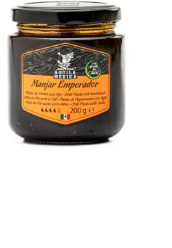 Manjar Emperador Salsa Macha gourmet mexicana con 3 chiles y ajo | Hecha con chiles Chipotle, Morita y Rojo de Árbol, ajo tostado y aceite de oliva virgen.