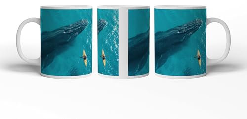 Taza con diseño gigante de la profundidad que se desliza junto a un valiente kayakista, 300 ml, de cerámica blanca/taza de café/idea de regalo