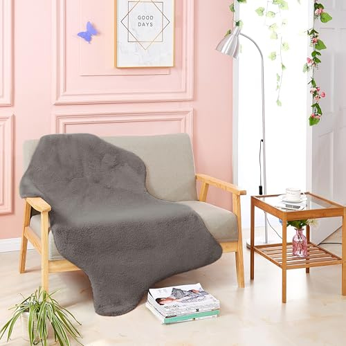 Kunst-Fell-Teppich Kurzflor | Flauschiger Wohnzimmer-Teppich, als Schlafzimmer Deko oder Kinderzimmer | rutschfest und waschbar in Waschmaschine | Dunkelgrau - Fell 80x120cm