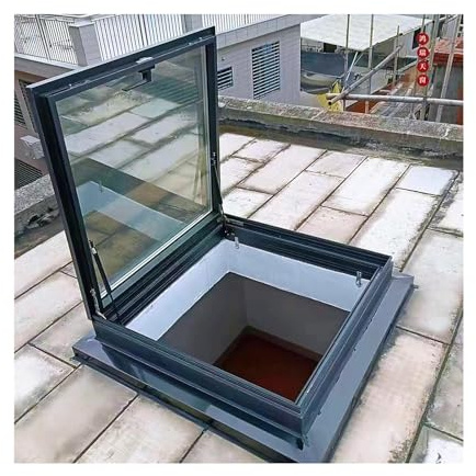 LVLDAWA Egress Roof Skylight, 80° Opening Flat Roof Tempered Glass Lighting Well Window, Manual Venting Aluminium Maintenance Hatch For Indoor Attic