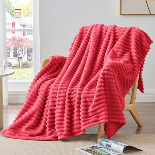 BEDELITE Kuscheldecke Flauschig Decke 150x200 - weiche XL Flanell Decken Rot für Couch, Deko Streifen Cord Fleecedecke als Couch Überwurf für Wohnzimmer, Twin Blanket Wide Use