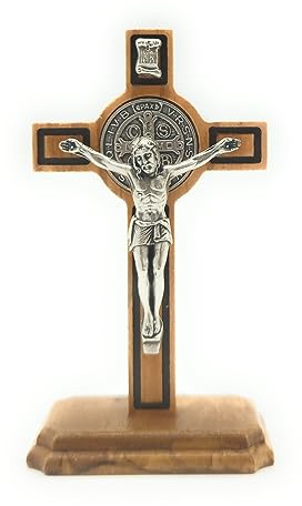 OVUNQUE PROTEGGIMI Benedikt-Kreuz aus Olivenholz, 8 cm hoch, mit Sockel, Benedikt-Kreuz zum Aufstellen.