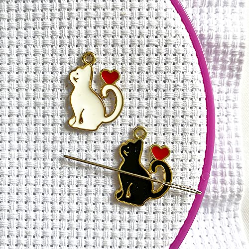 Gatto Amare Cuore Cercatore di Aghi per Punto Croce, Il Set di 2 Magnetico Spillo Titolari, Adorabile Smalto La Tata dell'ago Magnete per Ricamo