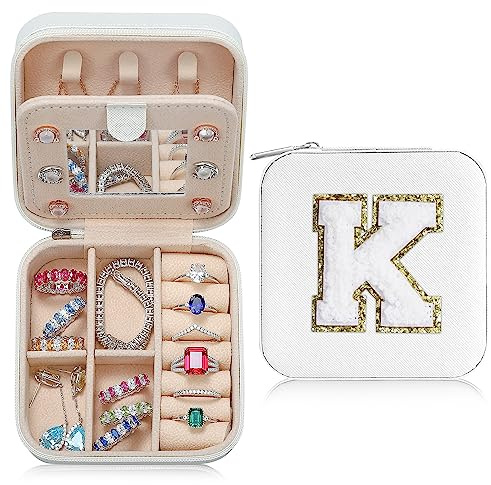 TINGN Geburtstagsgeschenk für Mädchen - Schmuckkästchen Damen Reise Schmuckaufbewahrung Weiß Schmuckschatulle Buchstaben K Schmuckkästchen Kinder Personalisiert Geschenke für Frauen Mädchen Kinder