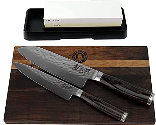 KAI Shun Tim Mälzer Damast Messerset, Santokumesser 18 cm TDM-1702 + Allzweckmesser TDM-1701 + Fassholzbrett 30x18 cm + Schleifstein AP-0316 Angebotsset