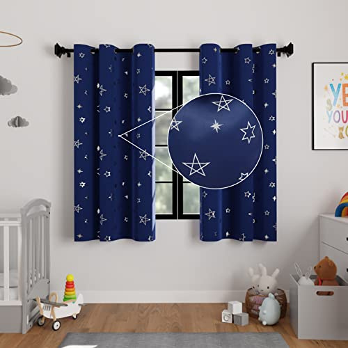 Encasa XO Gedruckte Blackout -Vorhänge 113x137 cm, 2 Pcs | Silberfolie Star Navy Design I Raumverdunkelung - Blöcke 85% Licht | Schall- und Hitzereduzierung für Schlafzimmer ich Waschbar