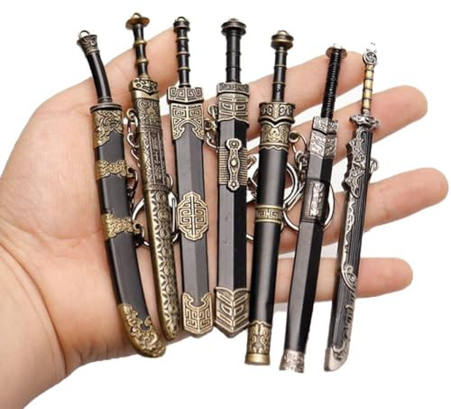 Mini Antik Man Svärd Nyckelring Med Linda Dekorativt Mönster Oklippt Blade Vapenmodell Samla Hänge Han Kniv Hänge