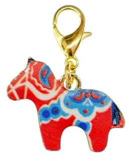Miniblings Dalapferd Dala Pferd Schwedenpferd Schweden Charm rot vergoldet | Kleiner Anhänger zum Kombinieren, aus Berlin, mit Dalahäst und Keramik