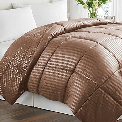 SAMPUR Couette Soft Luxe - Couette Légère 250 g/m² - Garnissage Microfibre Hypoallergénique (Chocolat, 200 x 200 cm)