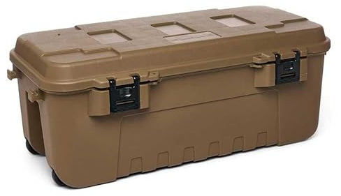 Plano Sportsman's Trunk,Grande 102ltr, Desert Tan, Caja Almacenamiento Grado Militar con Tapa, Resistente, Grande, Camping y Ejército, óptimo para Caza, Paintball, Airsoft o Almacenamiento en Casa