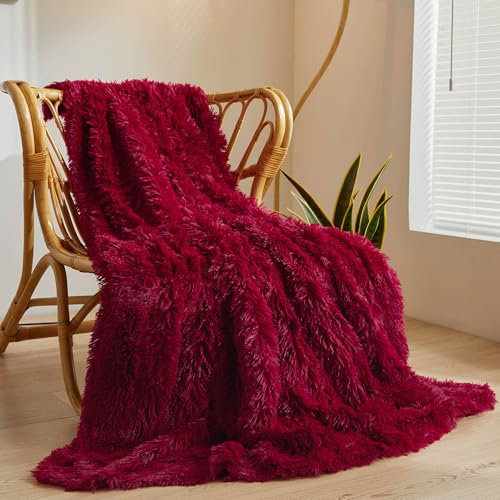 XeGe Luxuriöse Flauschige Couchdecke - Sofa Kuscheldecke, warme winterliche Sofadecke, hochwertige Kunstpelz-Decke, zottelige Plüschdecke, 127x152 cm pelzige Wohndecke für Couch, Rot
