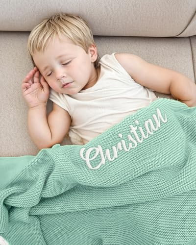 GELLEDI Personalisierte Strickdecke mit Baby-Namen – individuell Besticktes Geschenk für Babypartys und Kindergärten
