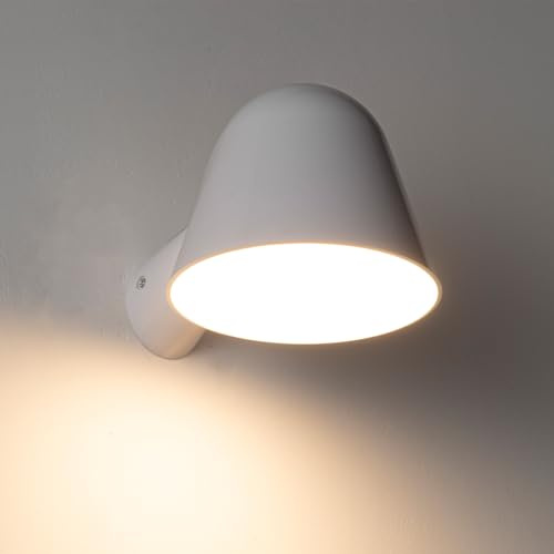 Alpinaluz Applique da parete bianco dal design moderno tipo di faro – Schermo conico inclinato, luce interna decorativa per testiera del letto, camera da letto, corridoio o soggiorno, attacco E14 LED