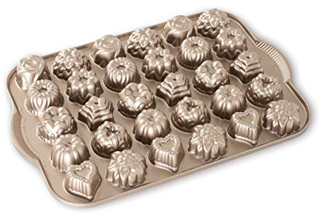 Nordic Ware molde para tartas pequeñas con diferentes diseños, bandeja para hornear dulces festivos, 30 moldes antiadherentes individuales, fabricado en EE. UU., color: toffee