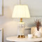 E27 Lampe de table moderne salon chambre à coucher lampe de chevet simple et chaleureuse lampe de table décorative en céramique (ampoule non fournie) (Blanc)