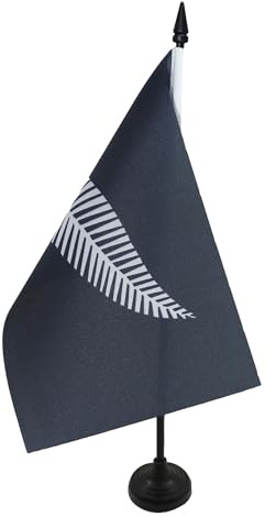 AZ FLAG Tischflagge Neuseeland All Black 21x14 cm Kunststoffsockel | Für innen Neuseeländische Tischflagge New Zealand Fern Black with inscriptions genähte Ausführung mit verstärkten Kanten