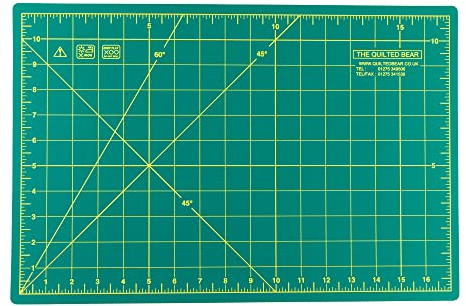 Der gesteppte Bär 12 x 18 (A3) Schneidematte - Grüne Bastelmatte, selbstheilende, doppelseitige Schneidematte mit Gitterlinien, 45° & 60° Winkel, für Rollschneider & Bastelmesser, Nähzubehör.